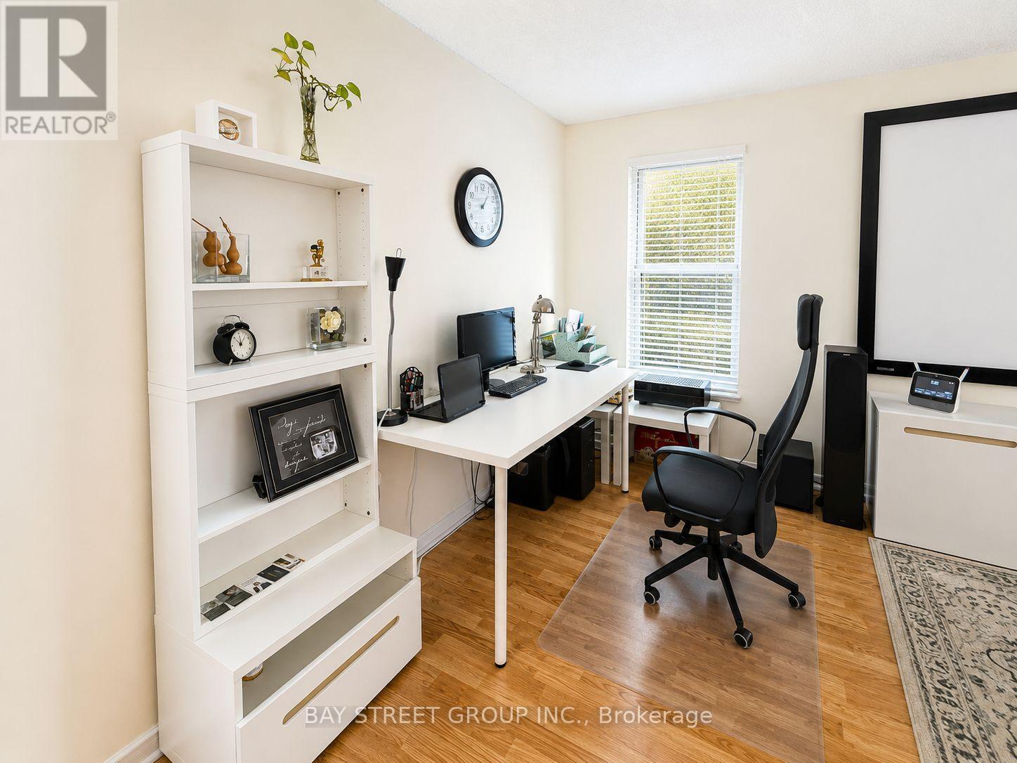 2554 Valencia Road, Mississauga, Ontario  L5N 4L6 - Photo 8 - W12932578