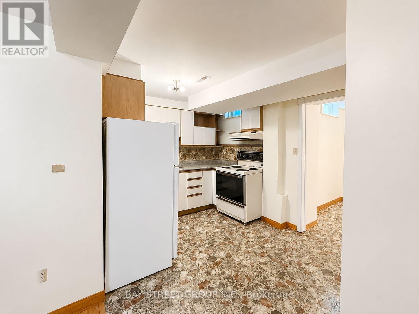 2554 Valencia Road, Mississauga, Ontario  L5N 4L6 - Photo 38 - W12932578