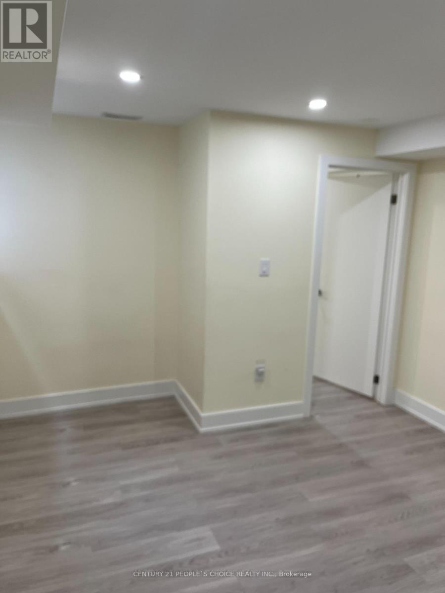 16 Gemma Place, Brampton, Ontario  L6Z 0J5 - Photo 9 - W13095738