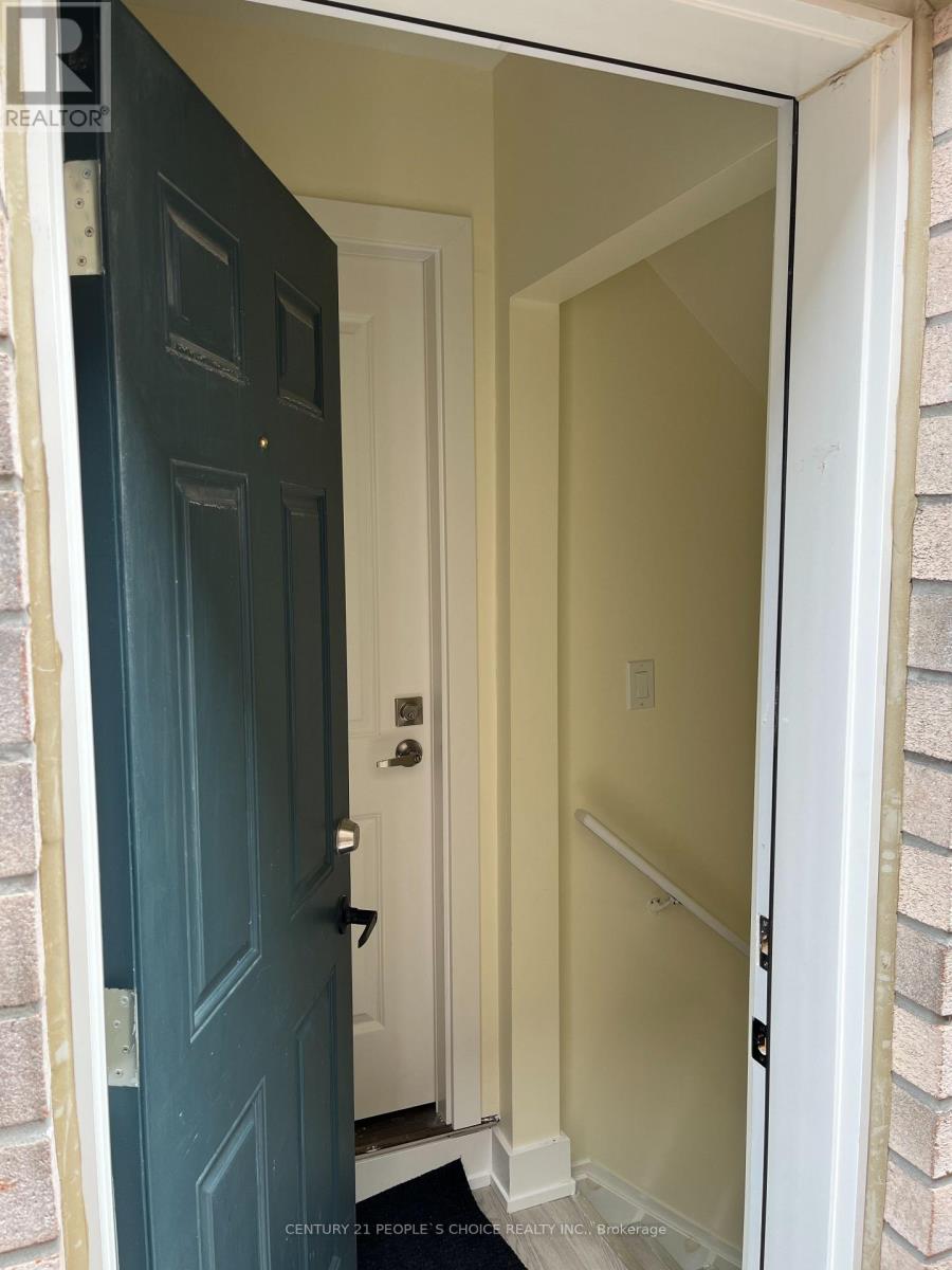 16 Gemma Place, Brampton, Ontario  L6Z 0J5 - Photo 2 - W13095738