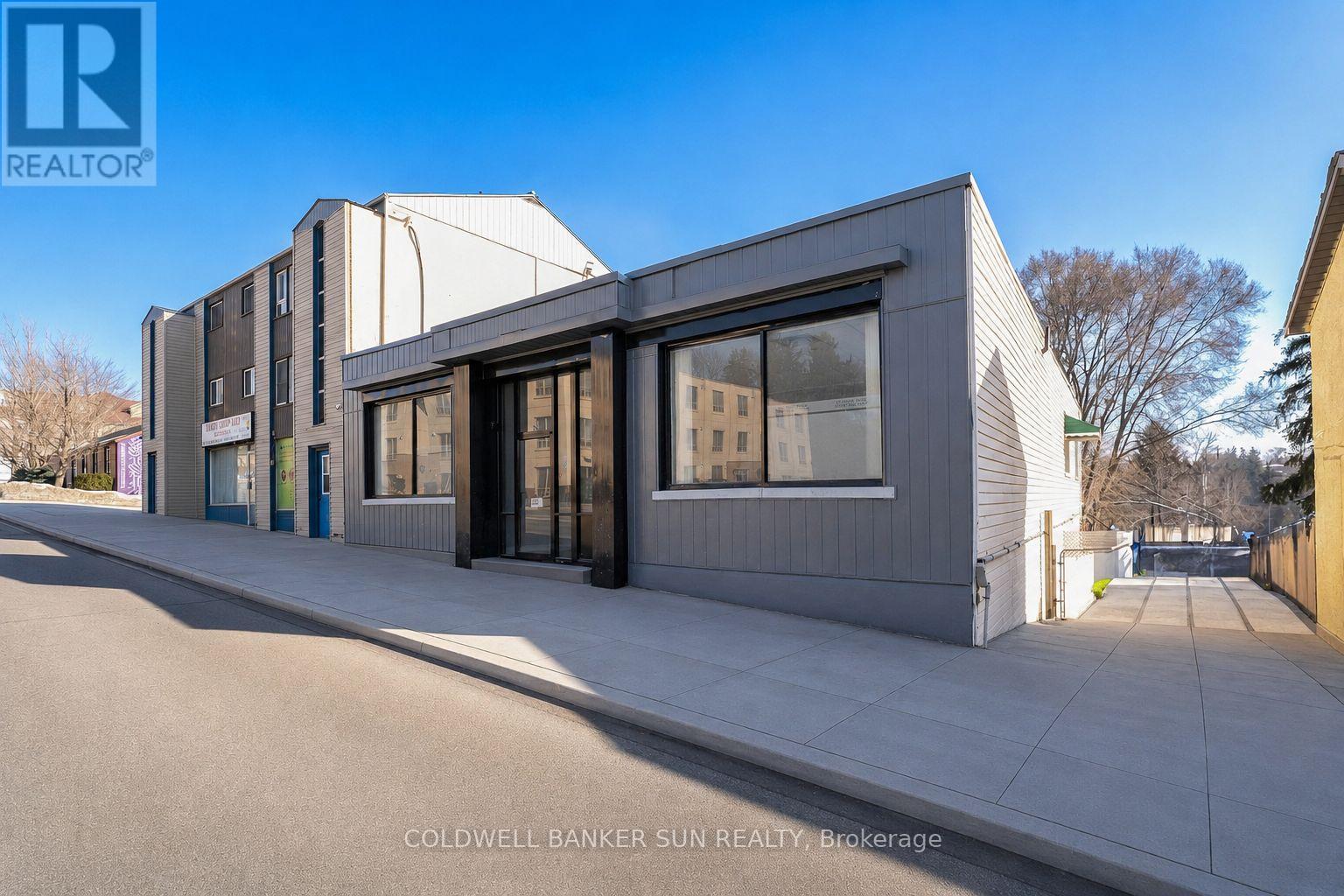 290 DUNDAS STREET, Woodstock, Ontario