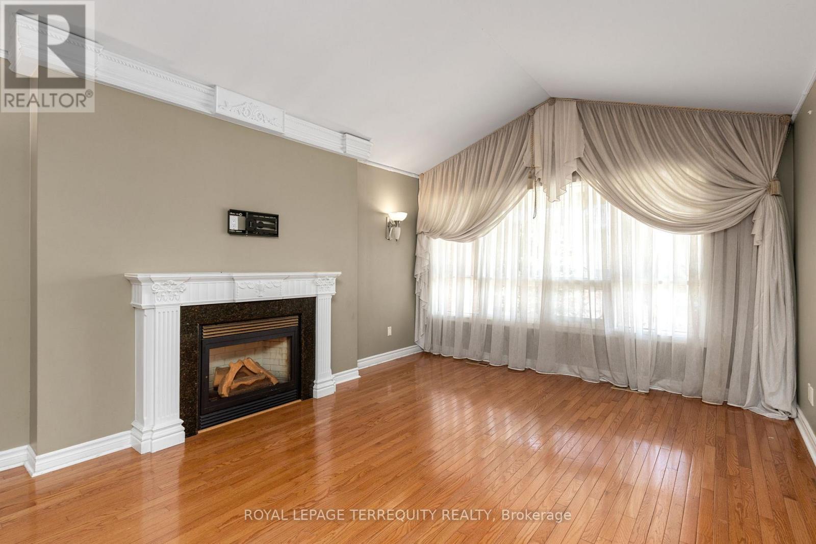 40 Sunnycrest Road, Toronto, Ontario  M2R 2T4 - Photo 2 - C13107616