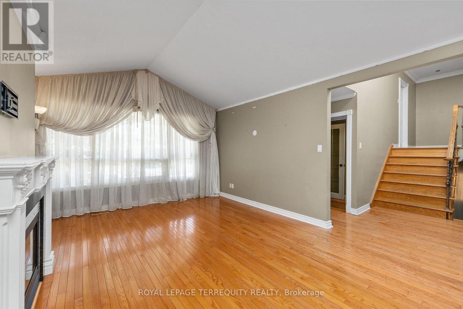 40 Sunnycrest Road, Toronto, Ontario  M2R 2T4 - Photo 3 - C13107616
