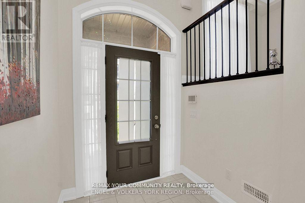 29 Nardini Lane N, Richmond Hill, Ontario  L4C 1C2 - Photo 4 - N13107530