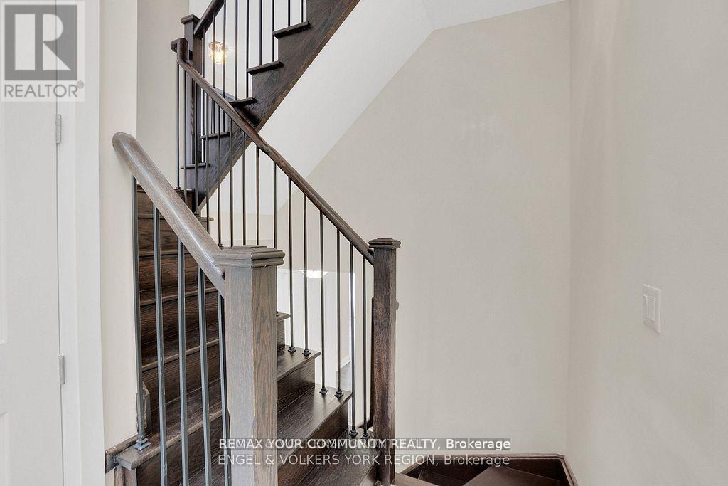 29 Nardini Lane N, Richmond Hill, Ontario  L4C 1C2 - Photo 5 - N13107530