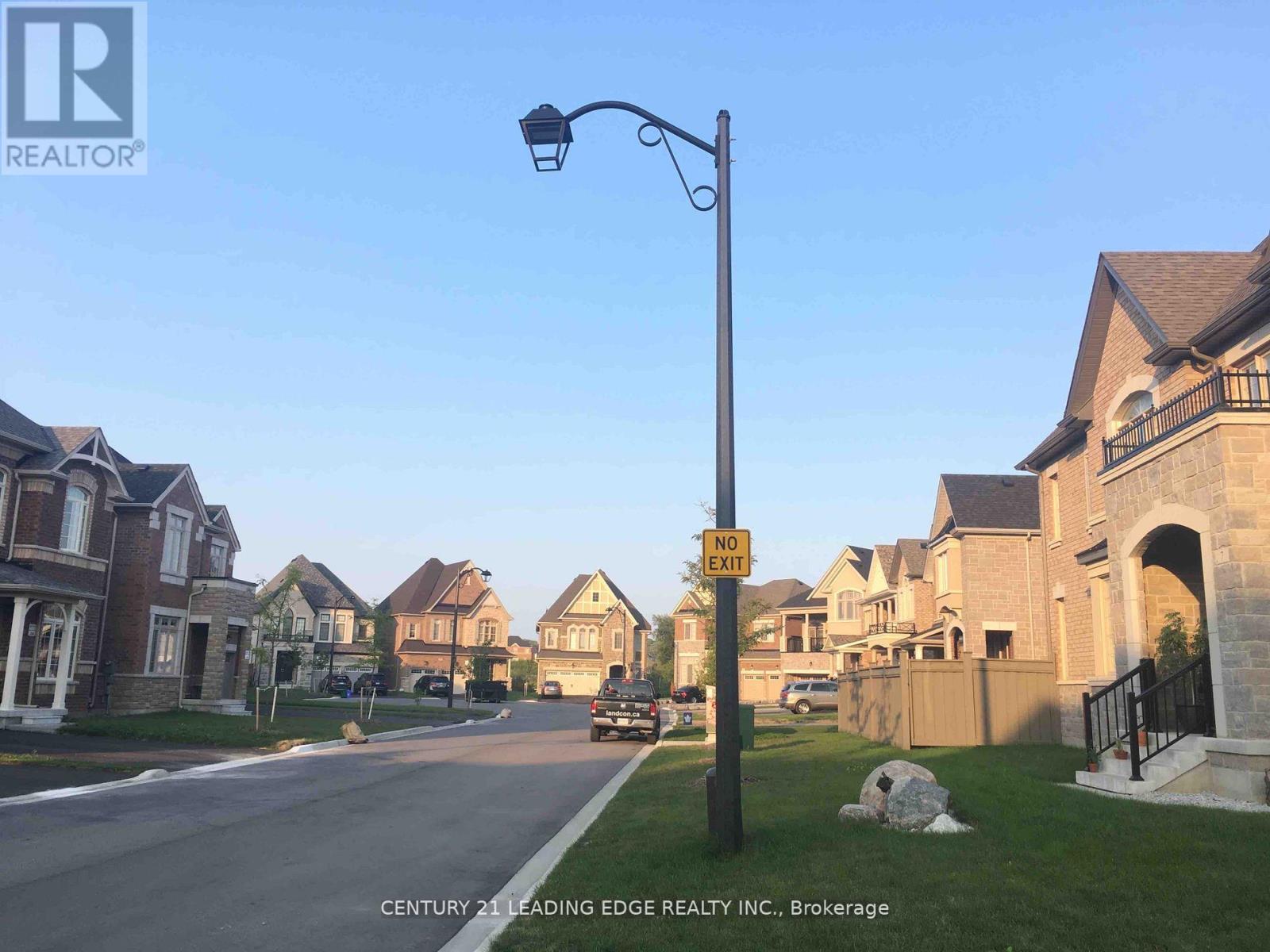 (1 BDRM UPPER LEVEL) - 23 BOLAND COURT, Aurora, Ontario