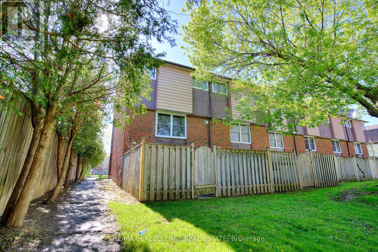11 Priscilla Lane, Hamilton, Ontario  L8E 3K9 - Photo 29 - X13107488