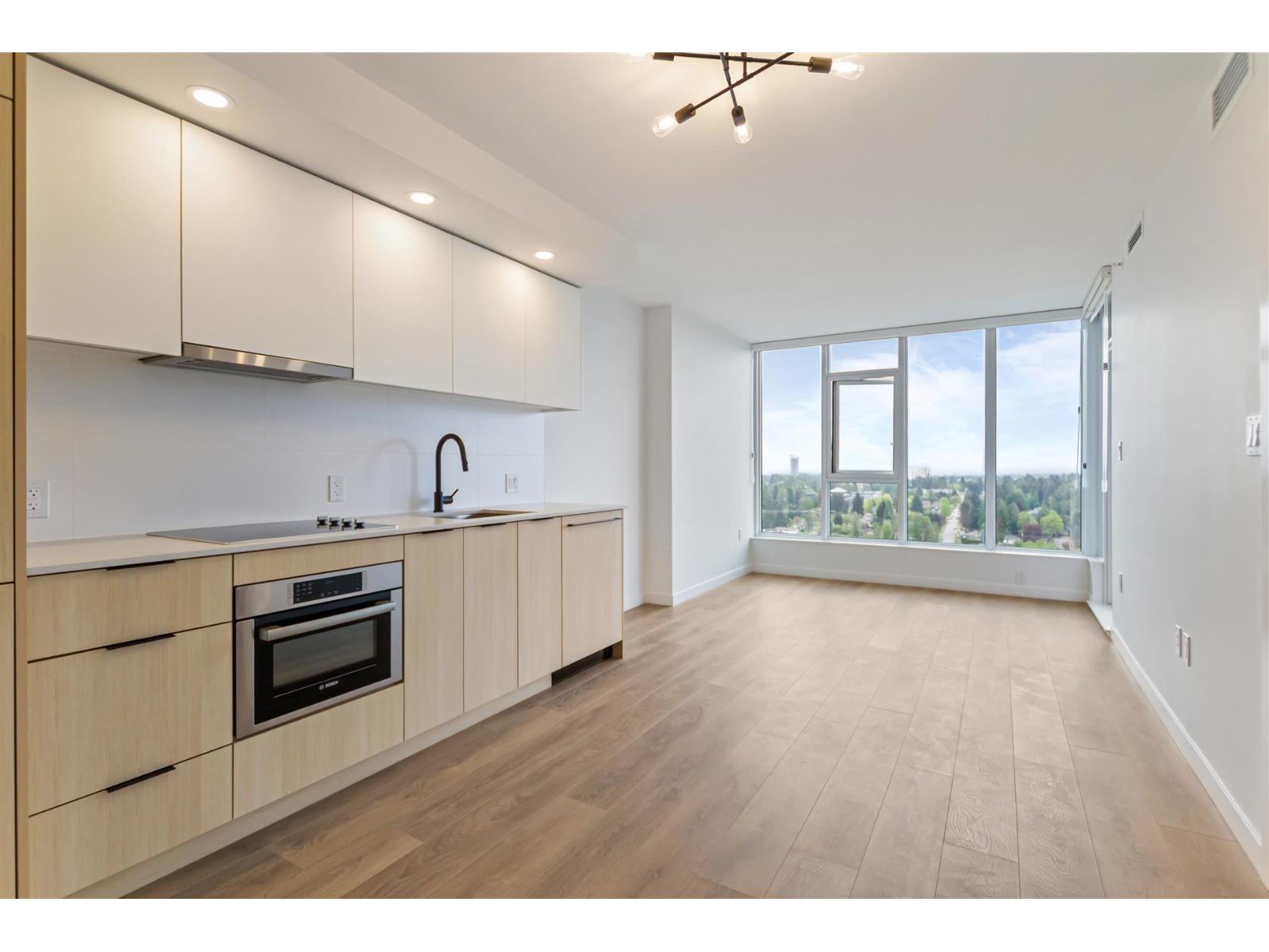 2707 13738 Central Avenue, Surrey, British Columbia  V3T 0X5 - Photo 3 - R3121679