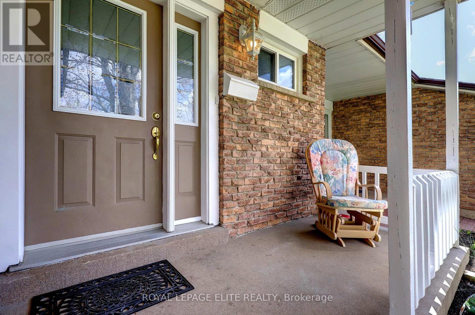 7113 Tamar Road, Mississauga, Ontario  L5N 1Y7 - Photo 4 - W13107526