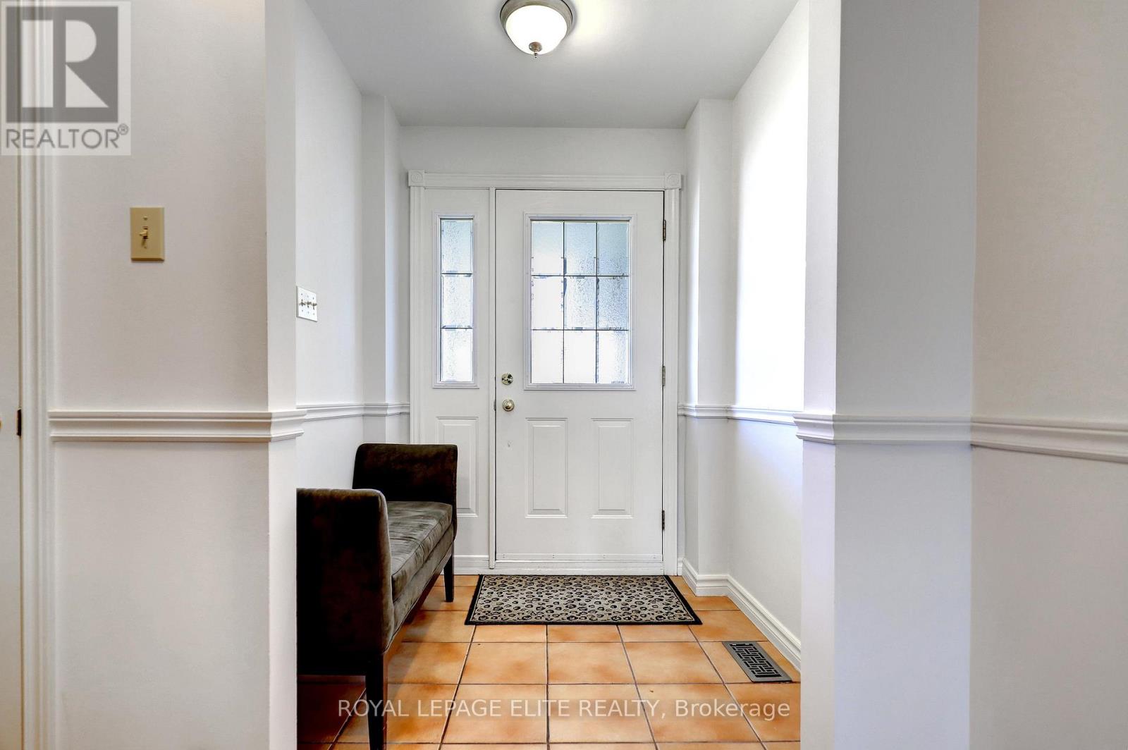 7113 Tamar Road, Mississauga, Ontario  L5N 1Y7 - Photo 5 - W13107526