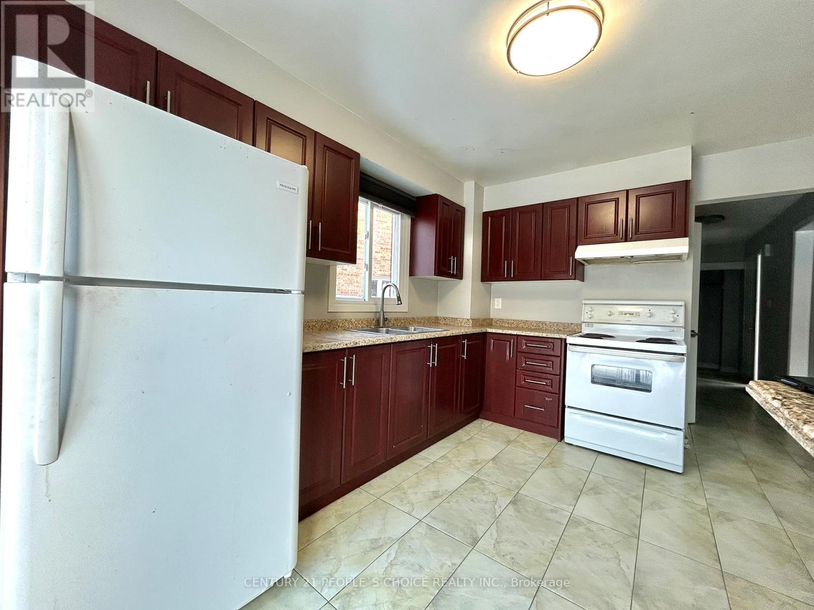 28 Beisel Court, Brampton, Ontario  L6Z 2R7 - Photo 4 - W13107540