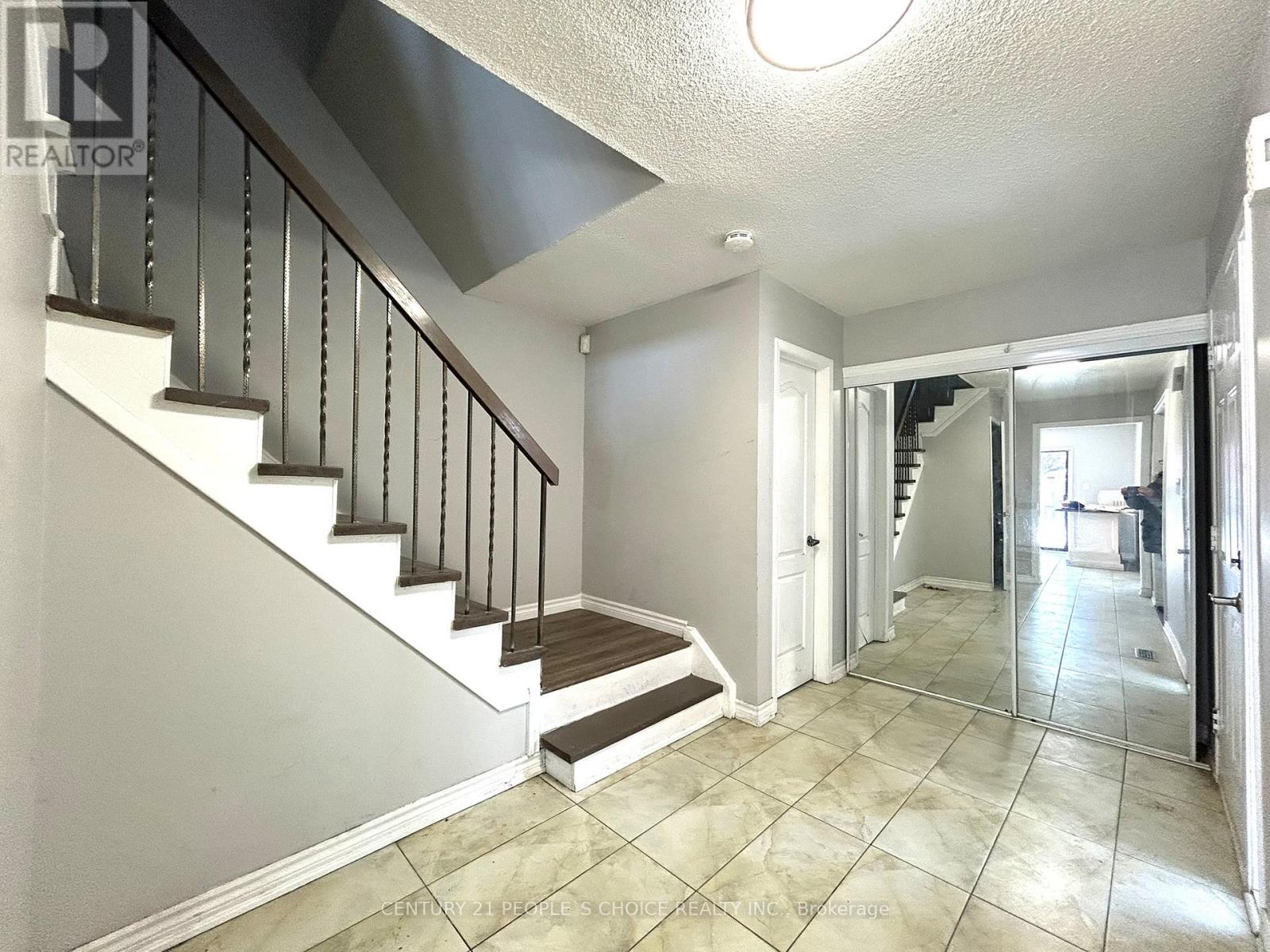 28 Beisel Court, Brampton, Ontario  L6Z 2R7 - Photo 7 - W13107540