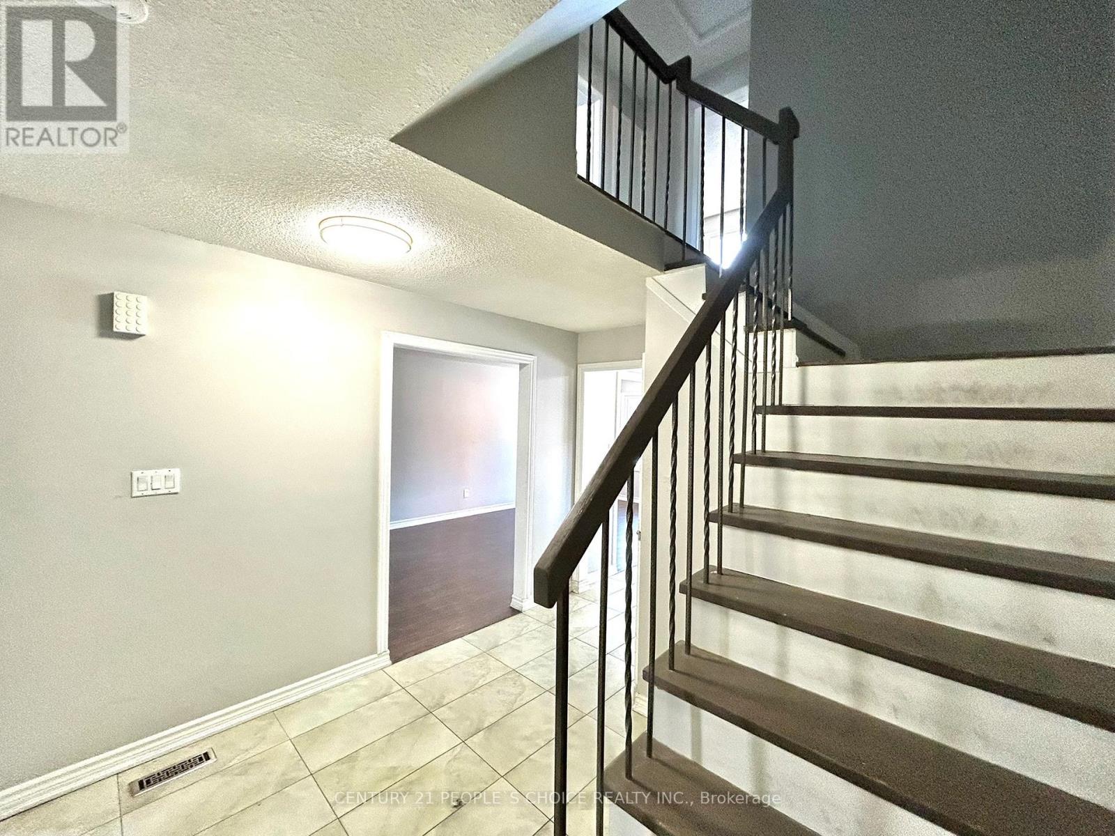 28 Beisel Court, Brampton, Ontario  L6Z 2R7 - Photo 8 - W13107540
