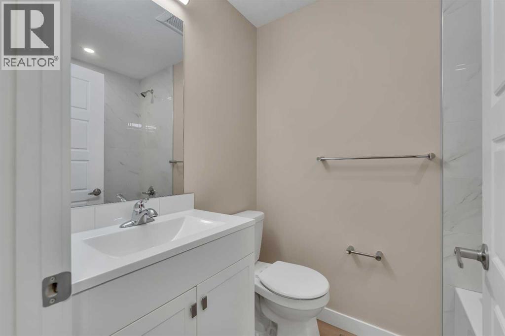 221 Madeira Crescent Ne, Calgary, Alberta  T2A 4N3 - Photo 12 - A2308131
