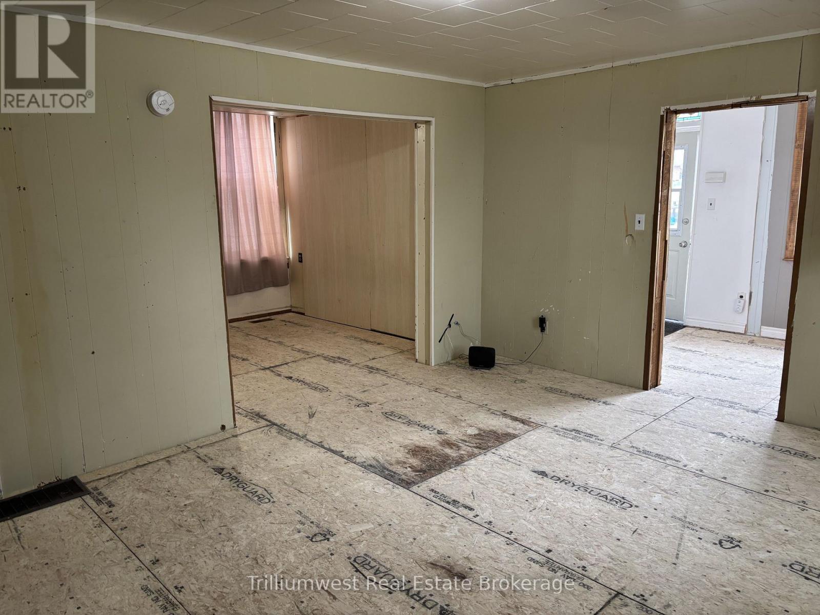 349 Main Street S, Wellington North, Ontario  N0G 2L0 - Photo 22 - X12984750