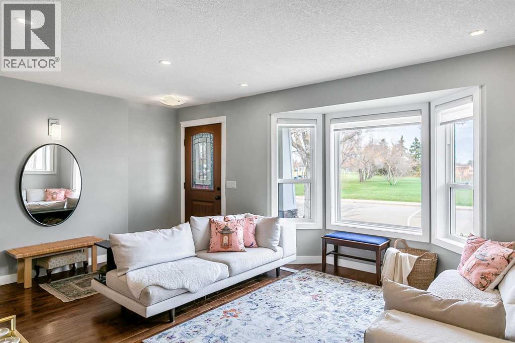 95 Hillgrove Crescent SW, Calgary, Alberta  T2V 3K9 - Photo 5 - A2309620