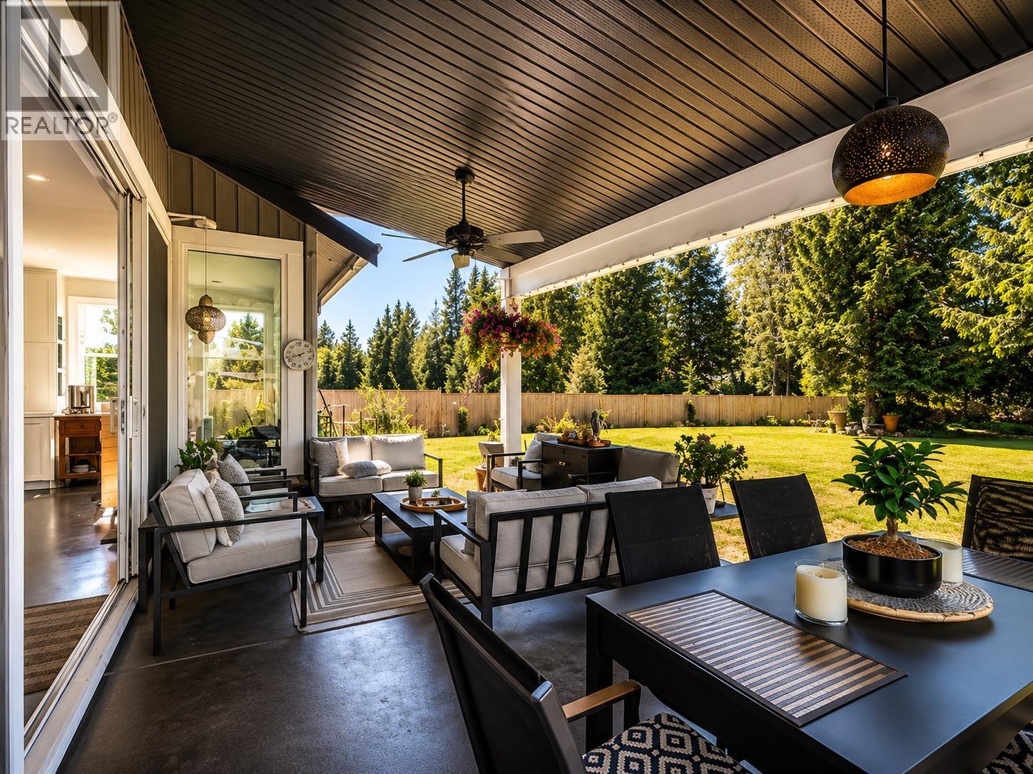 421 Solaz Place, Gibsons, British Columbia  V0N 1V5 - Photo 15 - R3121677
