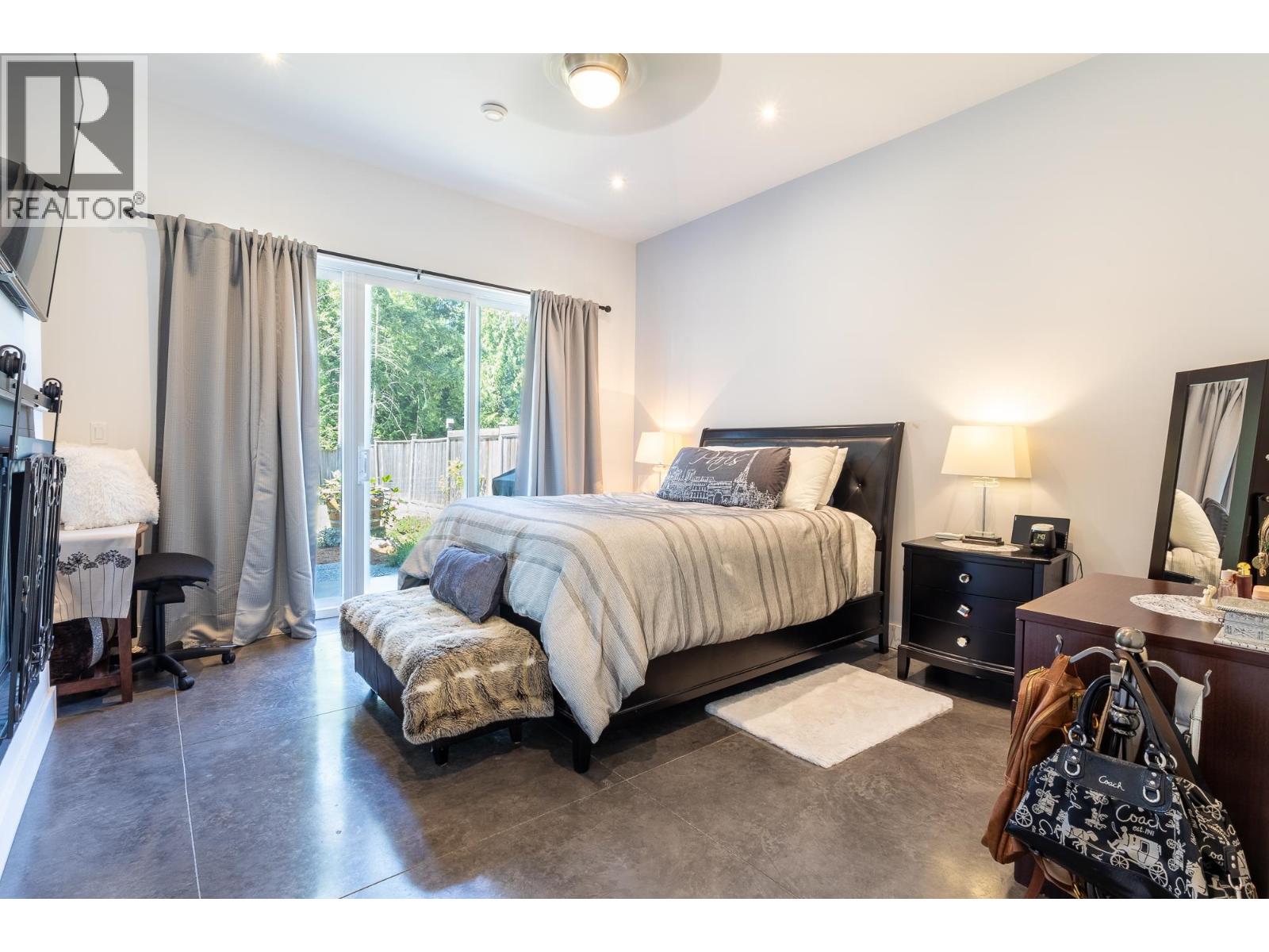 421 Solaz Place, Gibsons, British Columbia  V0N 1V5 - Photo 16 - R3121677