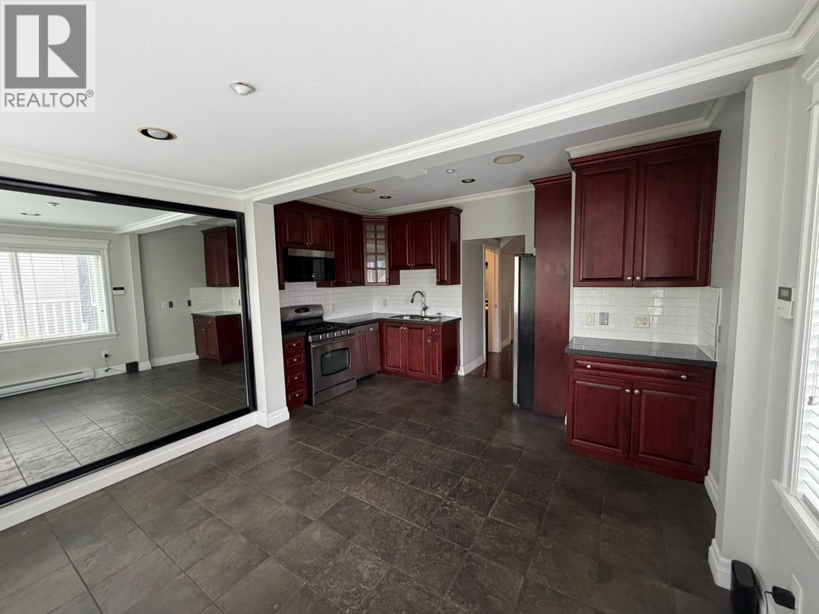 4585 Commercial Street, Vancouver, British Columbia  V5N 4G8 - Photo 3 - R3121676