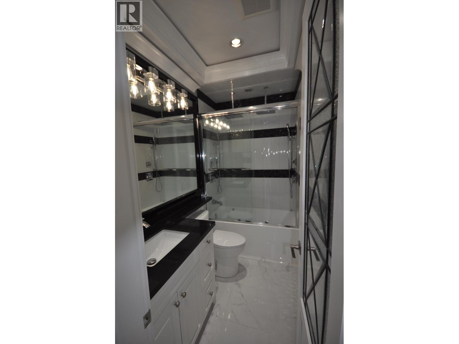 7505 Kingsway, Burnaby, British Columbia  V3N 3C1 - Photo 3 - R3121680