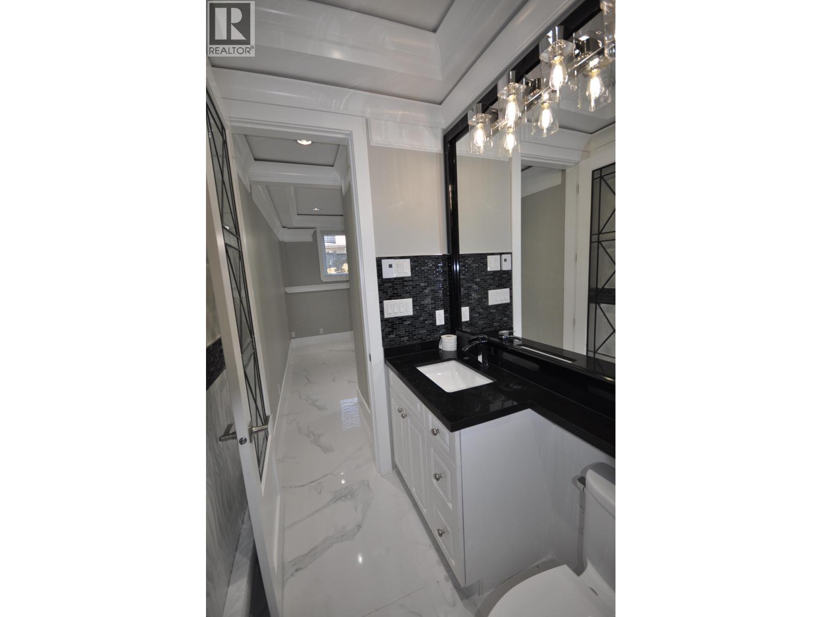 7505 Kingsway, Burnaby, British Columbia  V3N 3C1 - Photo 4 - R3121680