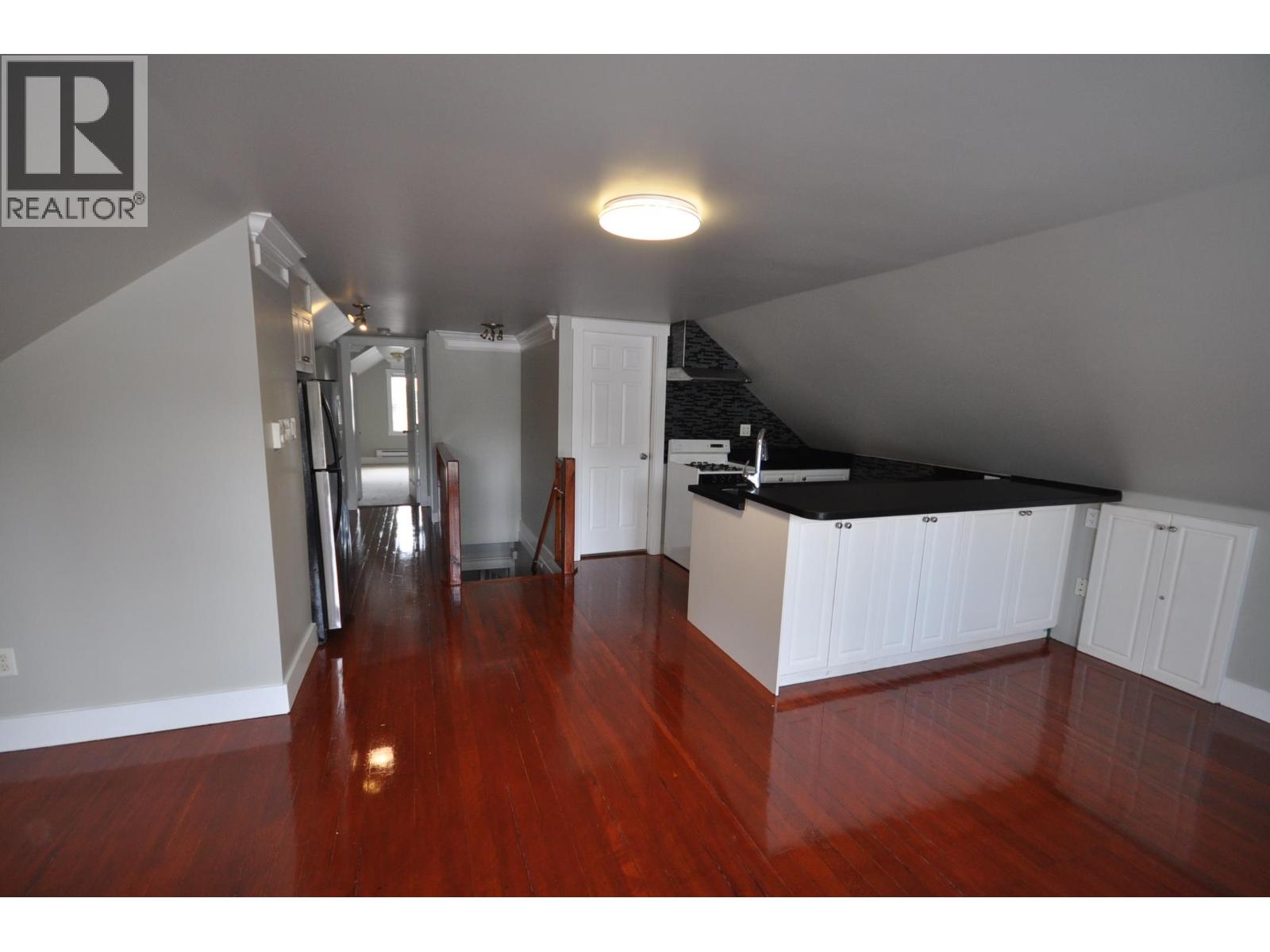 7505 KINGSWAY, Burnaby, British Columbia