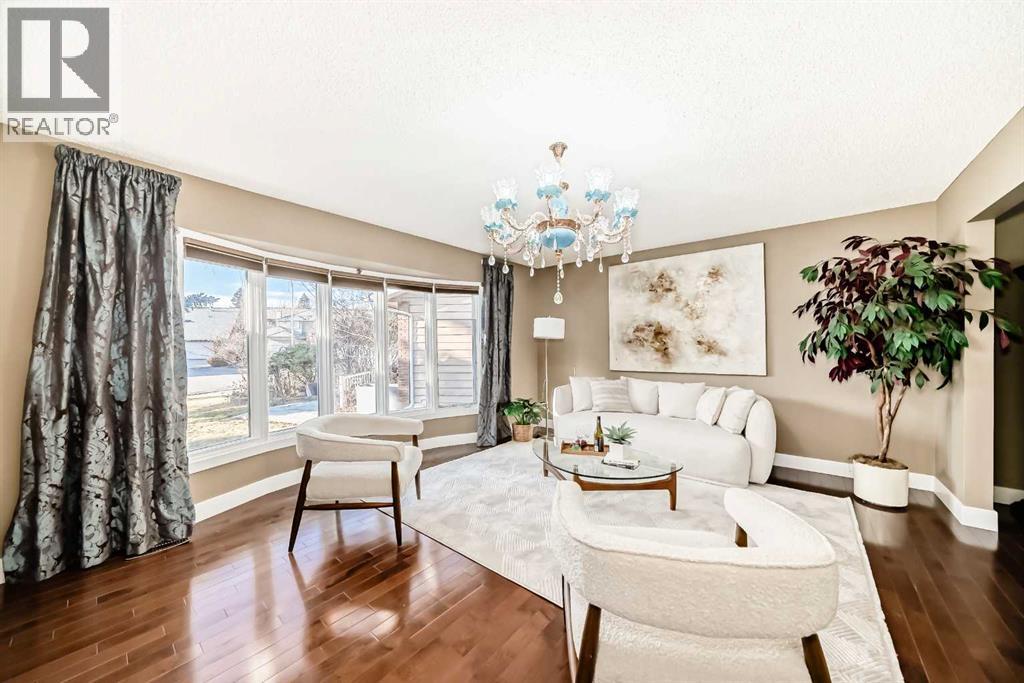 36 Varsity Estates Court NW, Calgary, Alberta  T3B 5B1 - Photo 2 - A2309513