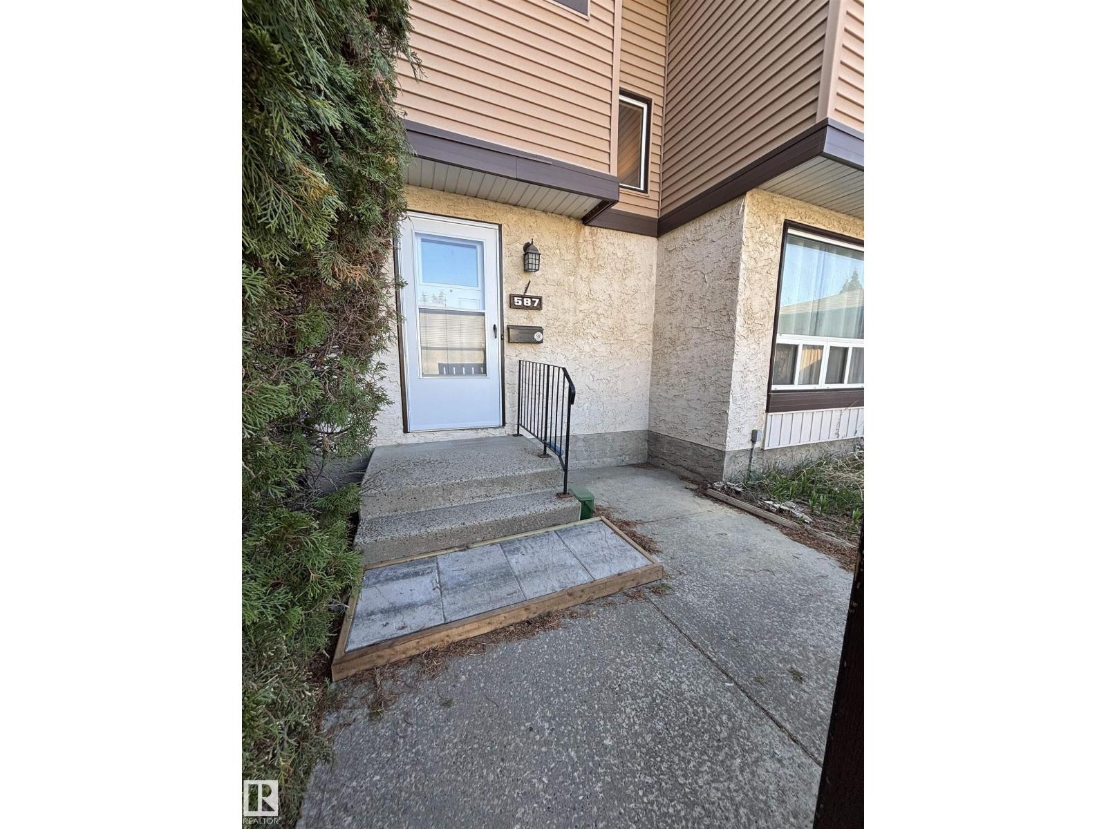 587 Knottwood Rd W Nw, Edmonton, Alberta  T6K 2V6 - Photo 2 - E4486857