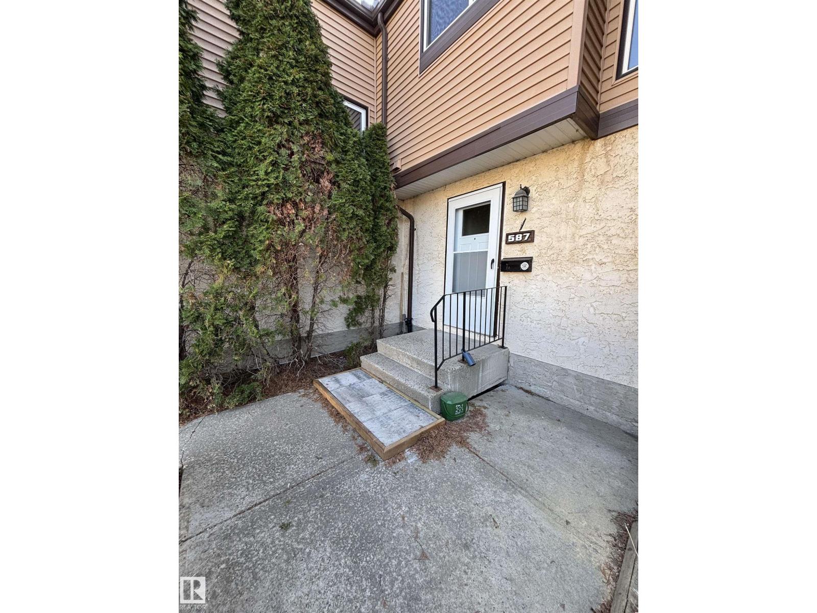 587 Knottwood Rd W Nw, Edmonton, Alberta  T6K 2V6 - Photo 3 - E4486857