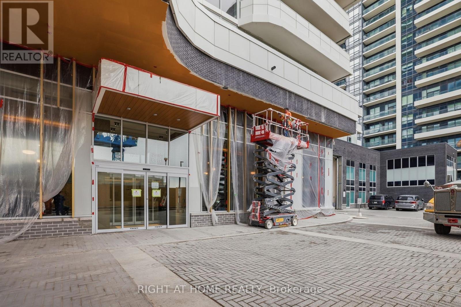 504 - 1010 Sandy Beach Road, Pickering, Ontario  L1W 3V9 - Photo 2 - E13107624