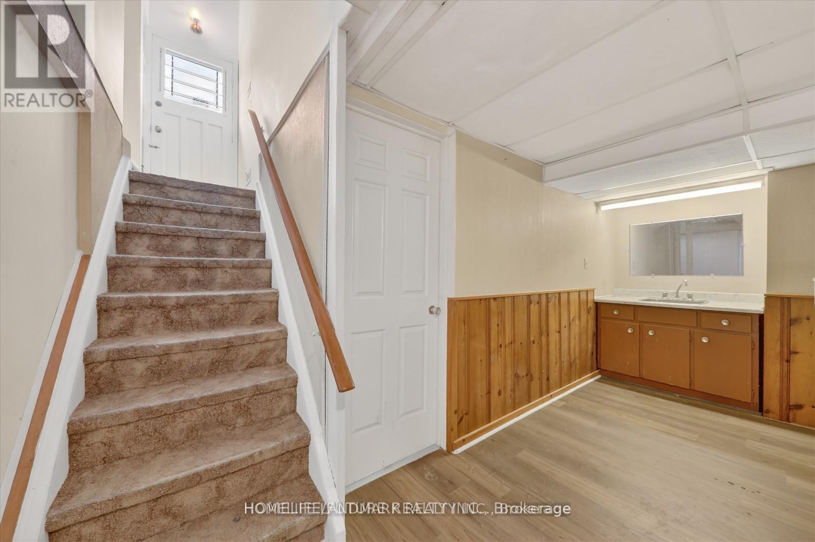146 Oriole Street, Oshawa, Ontario  L1H 6Y6 - Photo 4 - E13107638