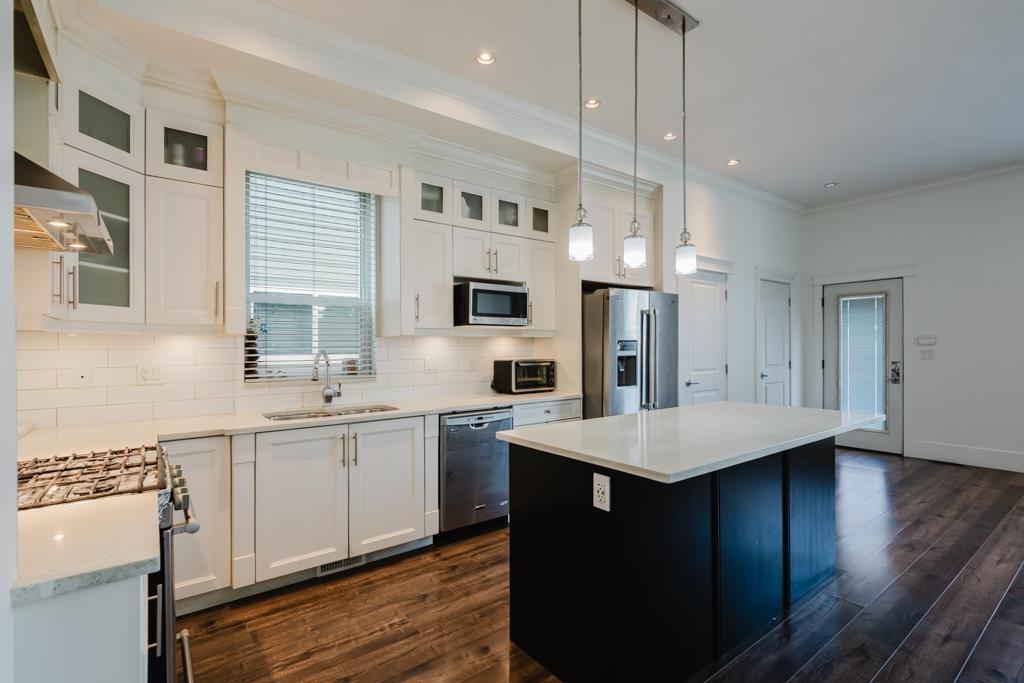 19555 72 AVENUE, Surrey, British Columbia
