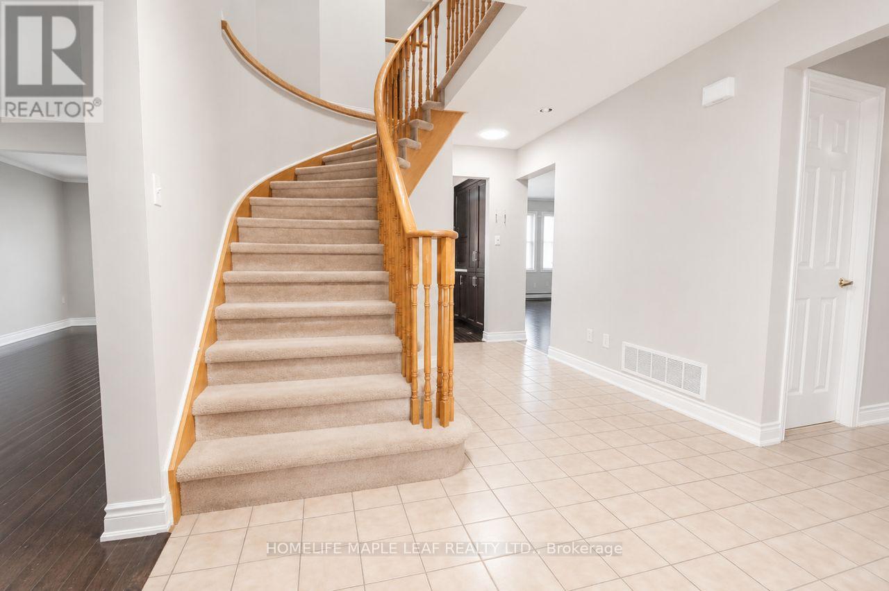 32 Brydon Crescent, Brampton, Ontario  L6X 3H2 - Photo 2 - W13107626