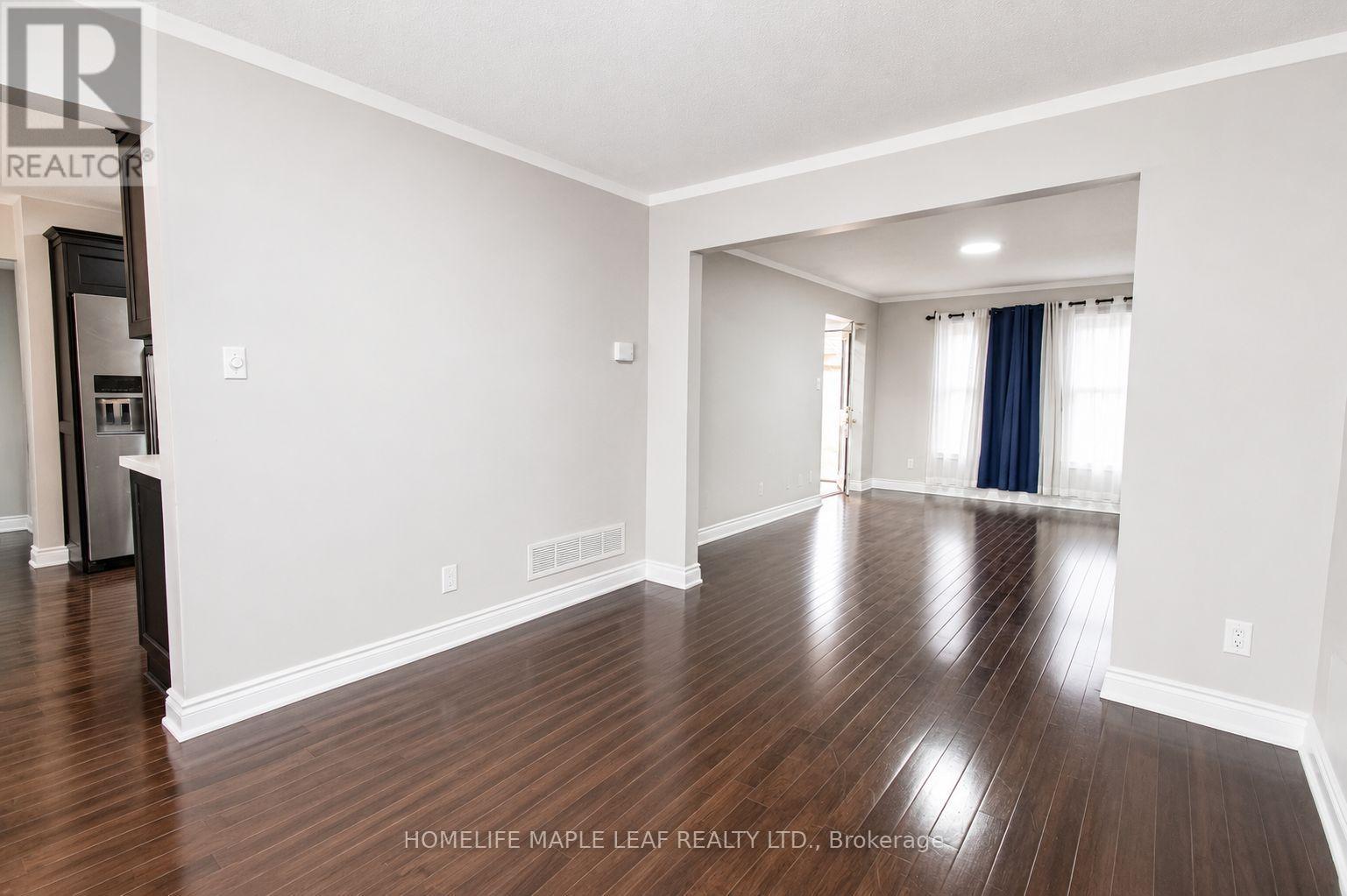 32 Brydon Crescent, Brampton, Ontario  L6X 3H2 - Photo 3 - W13107626