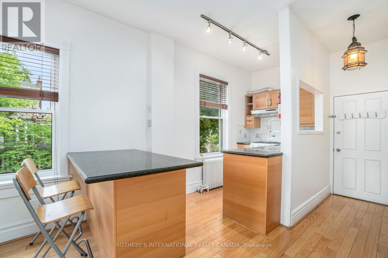 #2 - 225 Major Street, Toronto, Ontario  M5S 2L4 - Photo 2 - C13103454
