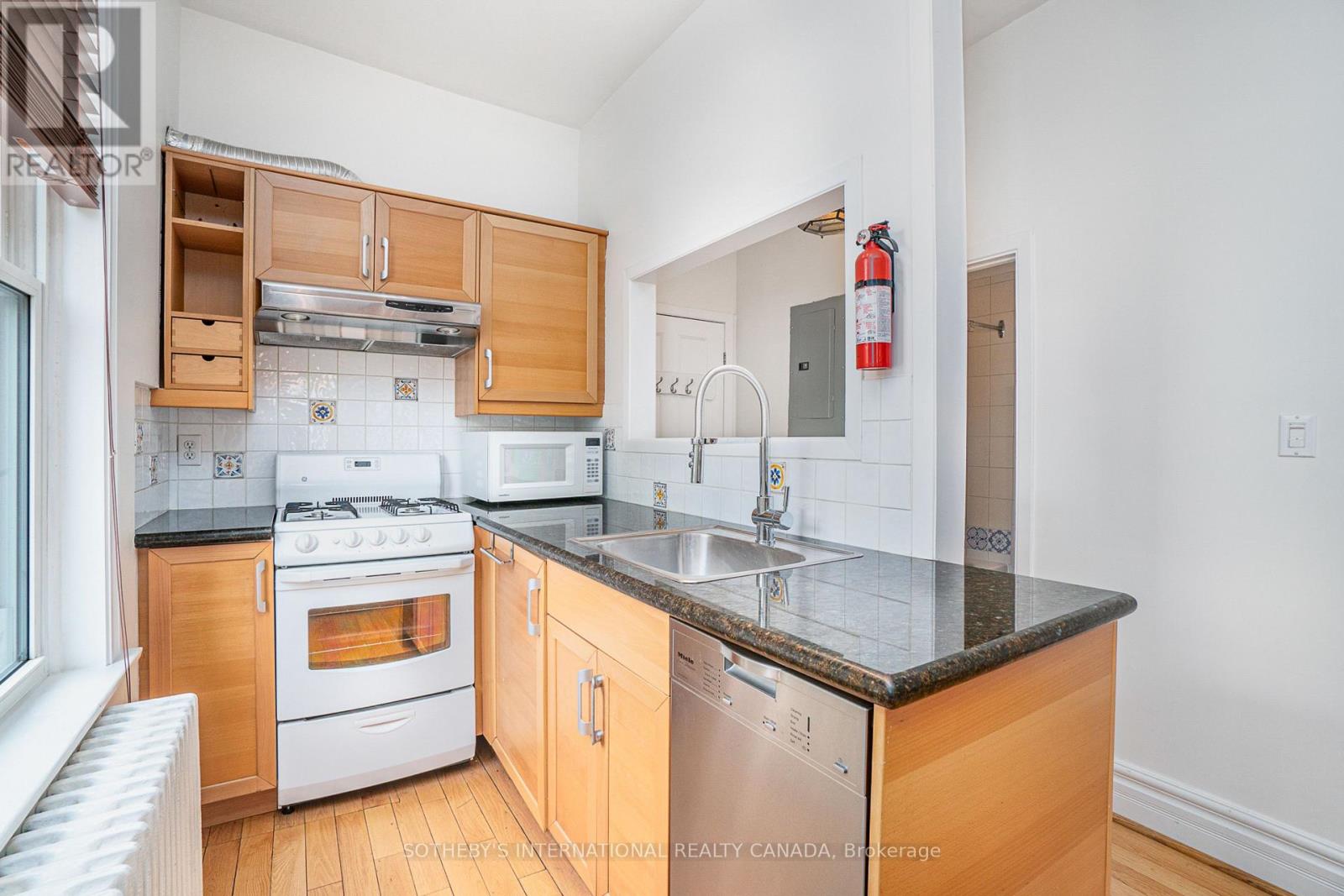 #2 - 225 Major Street, Toronto, Ontario  M5S 2L4 - Photo 3 - C13103454