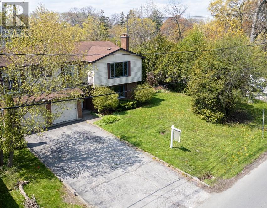 UPPER - 62 THIRD LINE, Oakville, Ontario