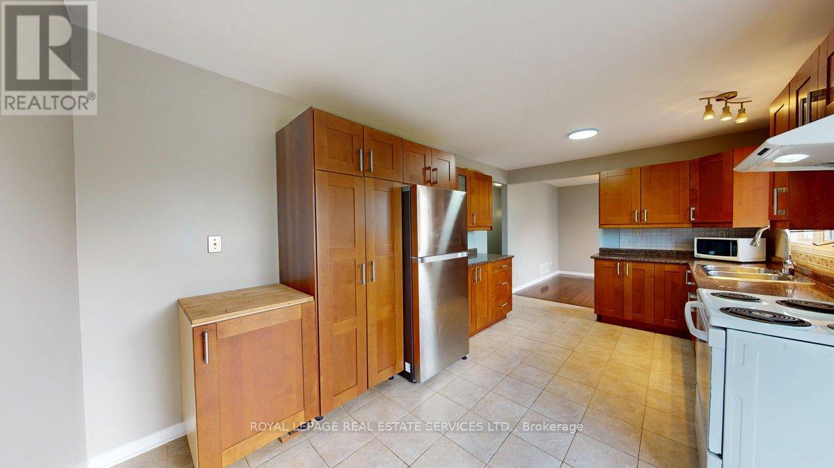 Upper - 62 Third Line, Oakville, Ontario  L6L 3Z5 - Photo 18 - W13106122