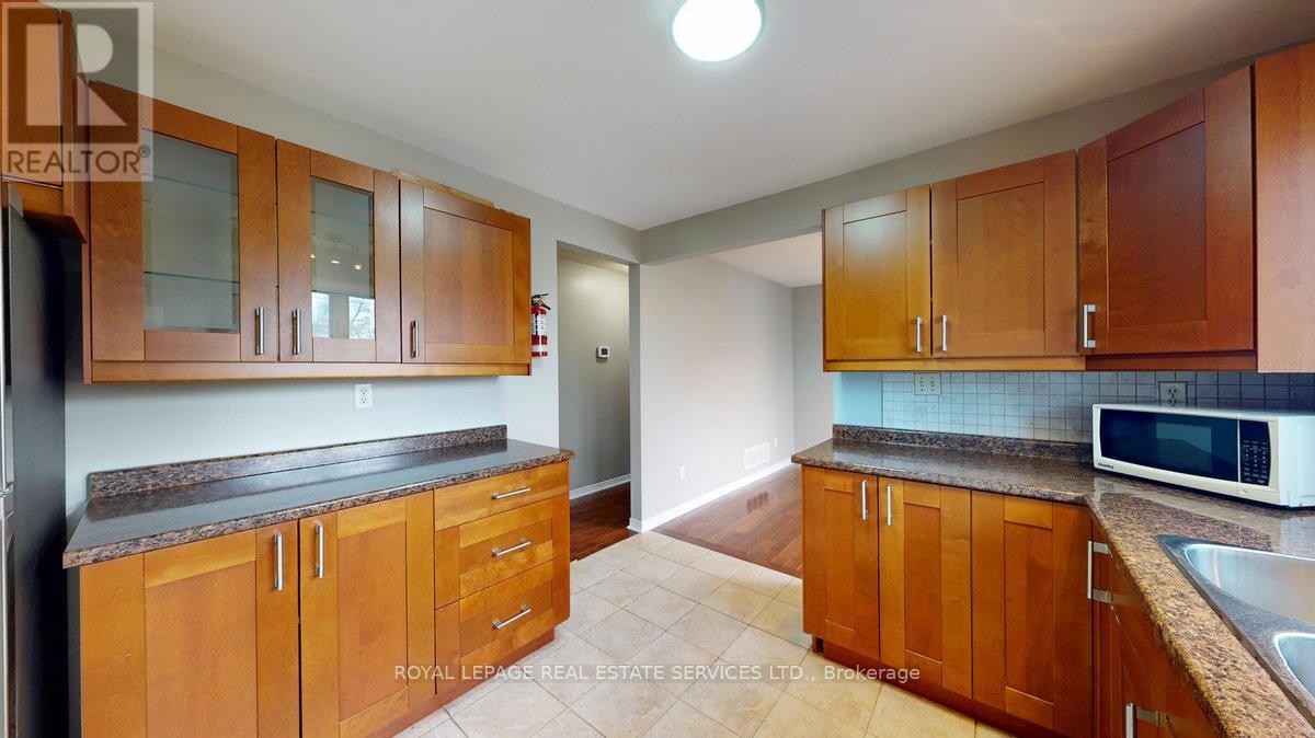 Upper - 62 Third Line, Oakville, Ontario  L6L 3Z5 - Photo 16 - W13106122