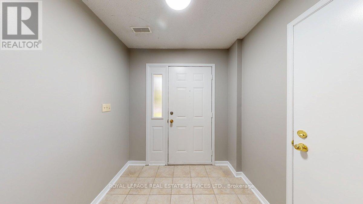 Upper - 62 Third Line, Oakville, Ontario  L6L 3Z5 - Photo 3 - W13106122
