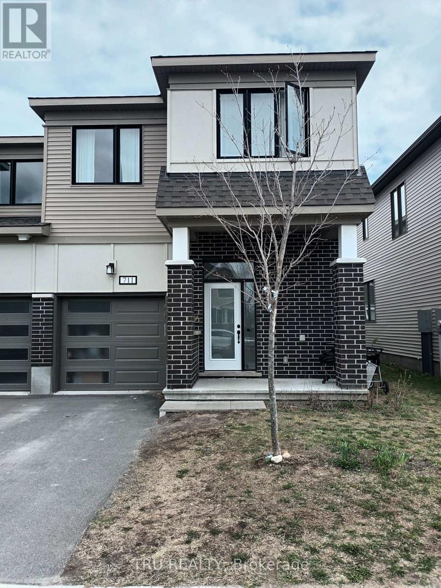 711 DERREEN AVENUE, Ottawa, Ontario