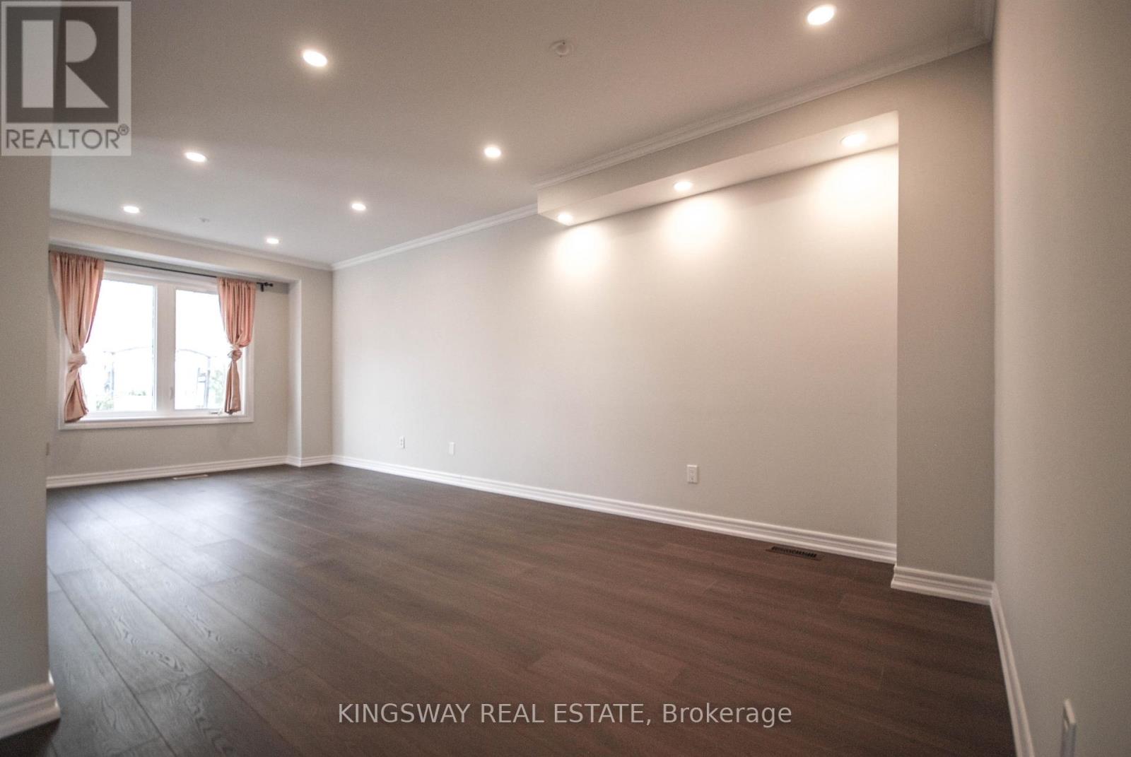 10 - 1485 Torrington Drive, Mississauga, Ontario  L5V 1Y3 - Photo 2 - W13107644