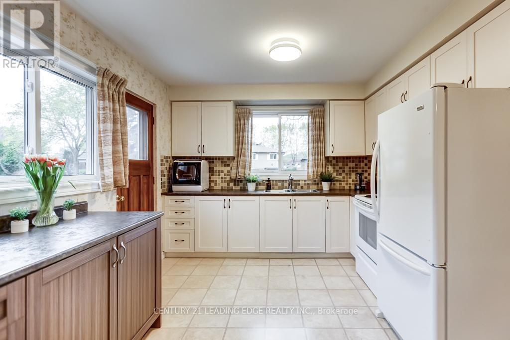 15 Bakerdale Road, Markham, Ontario  L3P 1J3 - Photo 16 - N13107712
