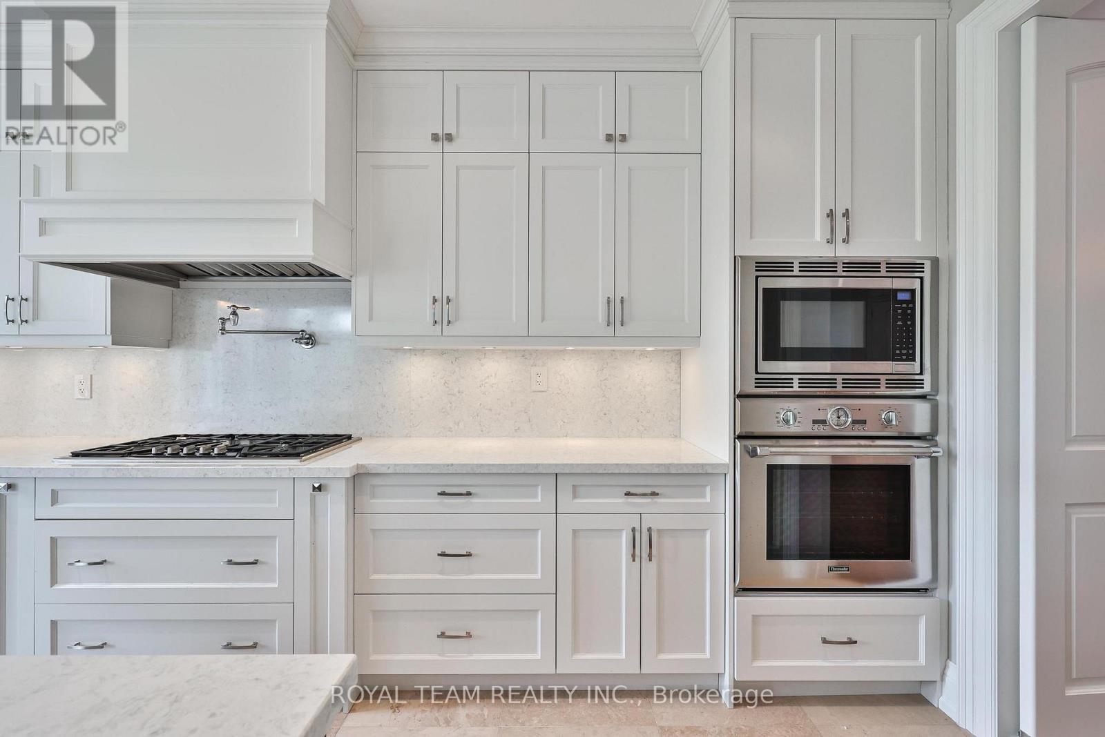 130 Elmwood Avenue, Richmond Hill, Ontario  L4C 1K9 - Photo 10 - N13107716