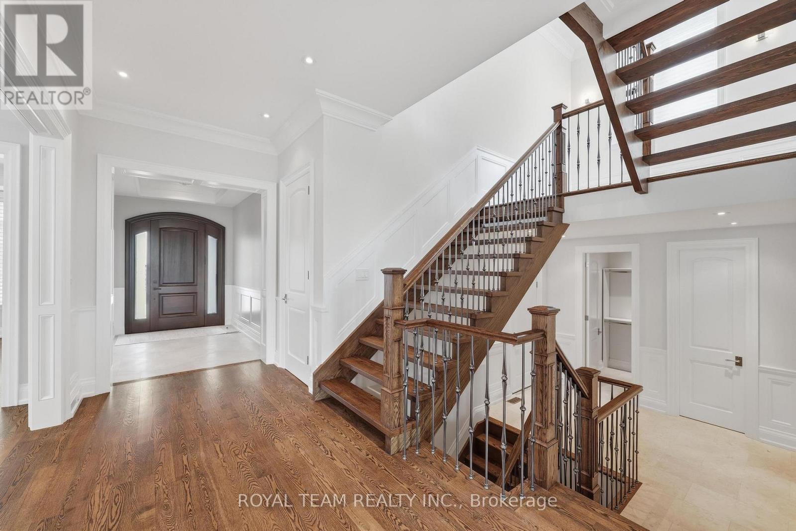 130 Elmwood Avenue, Richmond Hill, Ontario  L4C 1K9 - Photo 2 - N13107716