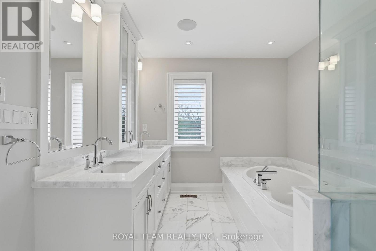 130 Elmwood Avenue, Richmond Hill, Ontario  L4C 1K9 - Photo 24 - N13107716