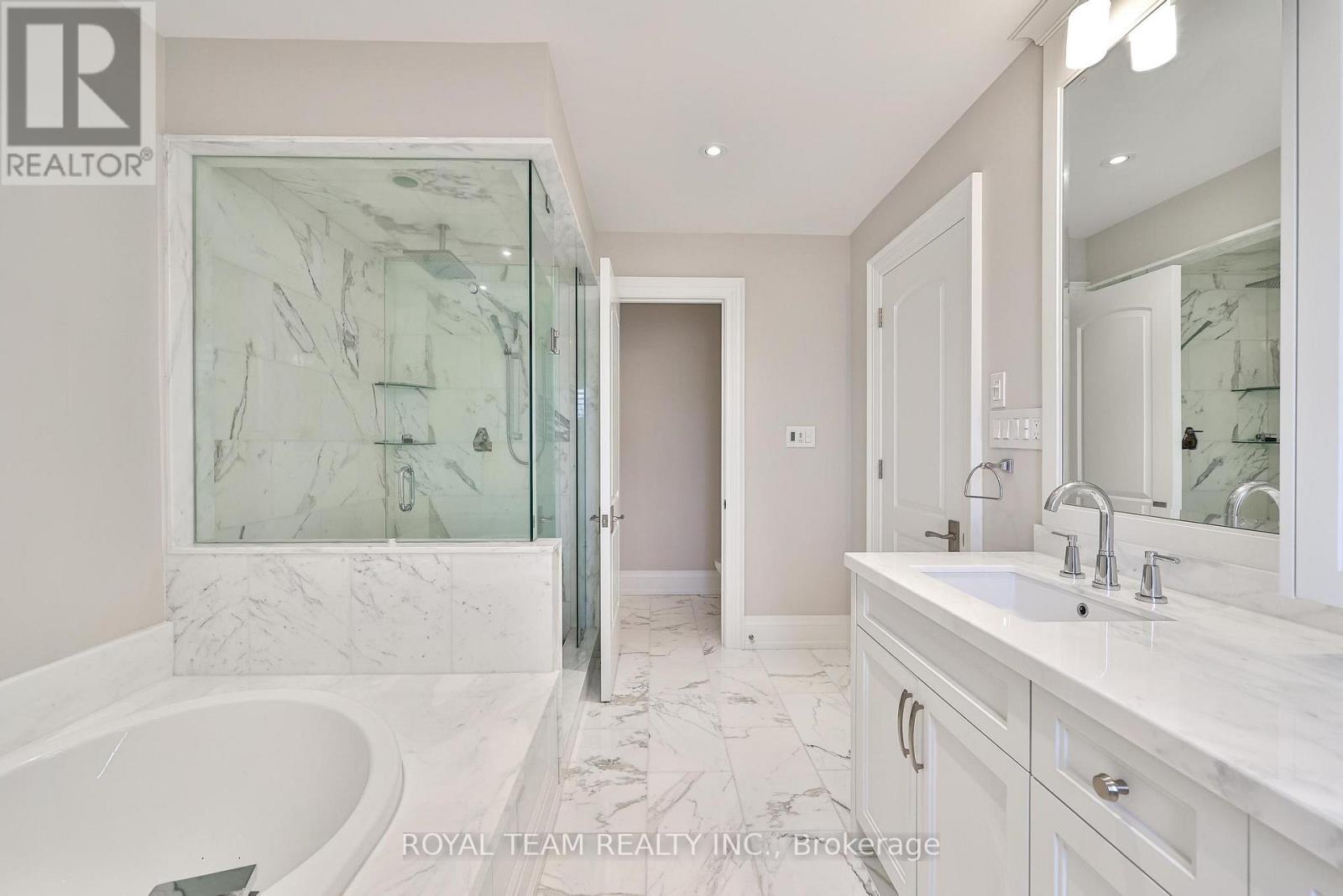 130 Elmwood Avenue, Richmond Hill, Ontario  L4C 1K9 - Photo 25 - N13107716
