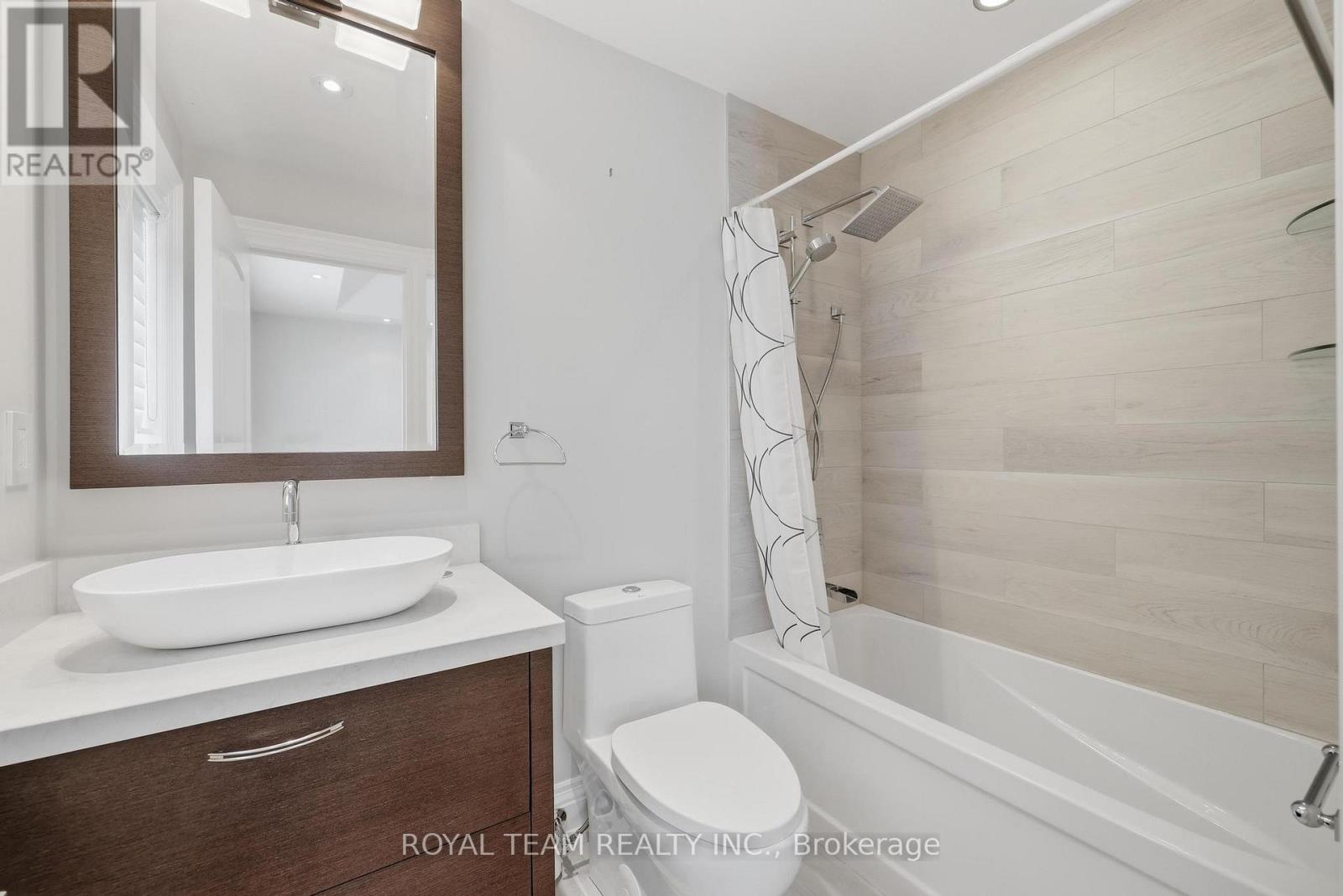 130 Elmwood Avenue, Richmond Hill, Ontario  L4C 1K9 - Photo 32 - N13107716