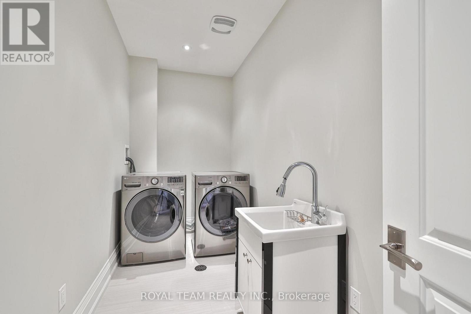 130 Elmwood Avenue, Richmond Hill, Ontario  L4C 1K9 - Photo 45 - N13107716