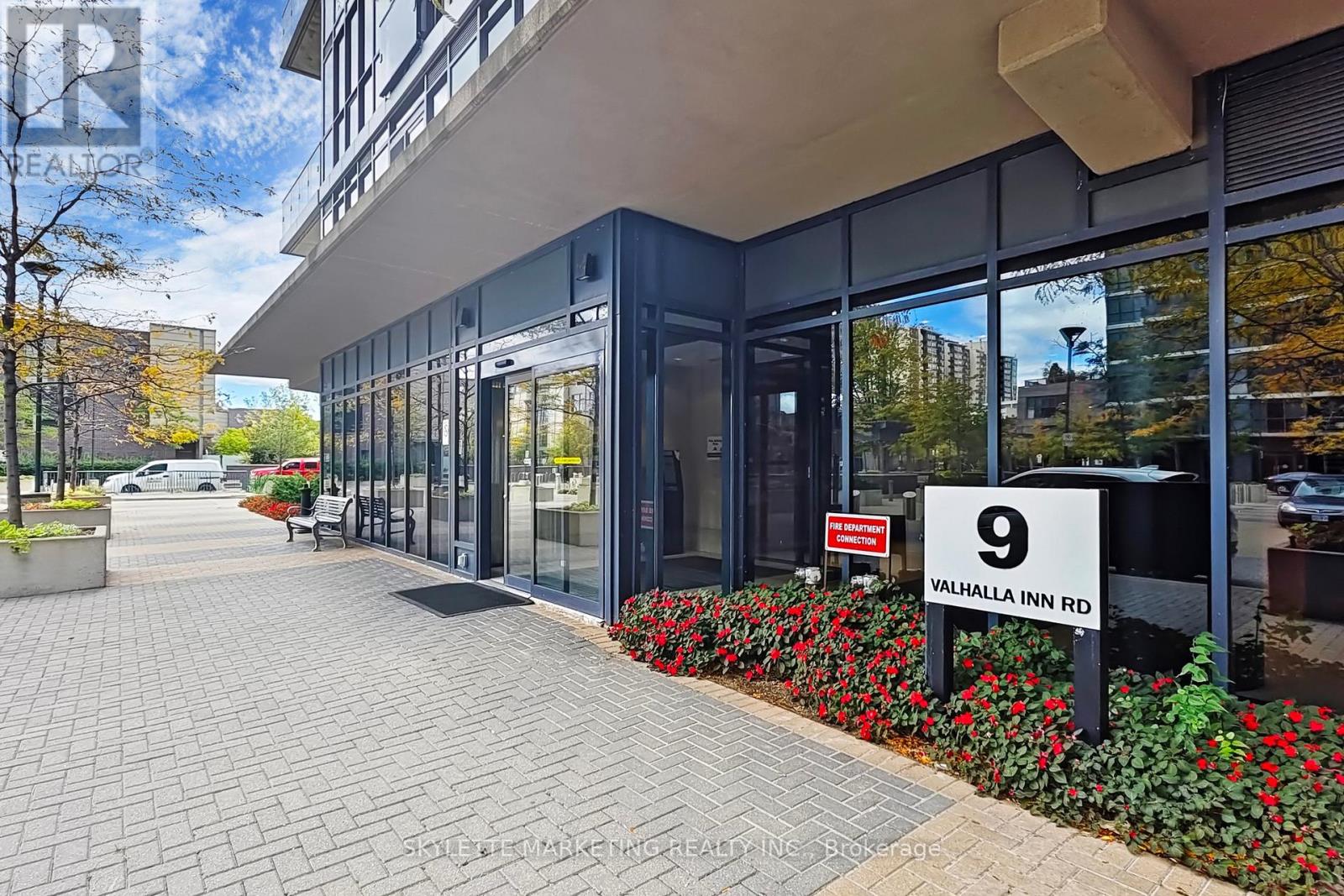 2505 - 9 Valhalla Inn Road, Toronto, Ontario  M9B 0B2 - Photo 2 - W13107656